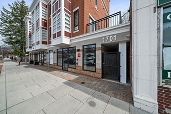 4 bed, 4+ bath apartment for rent at 1701 Masschusetts, Baldwin — photo 1 of 18