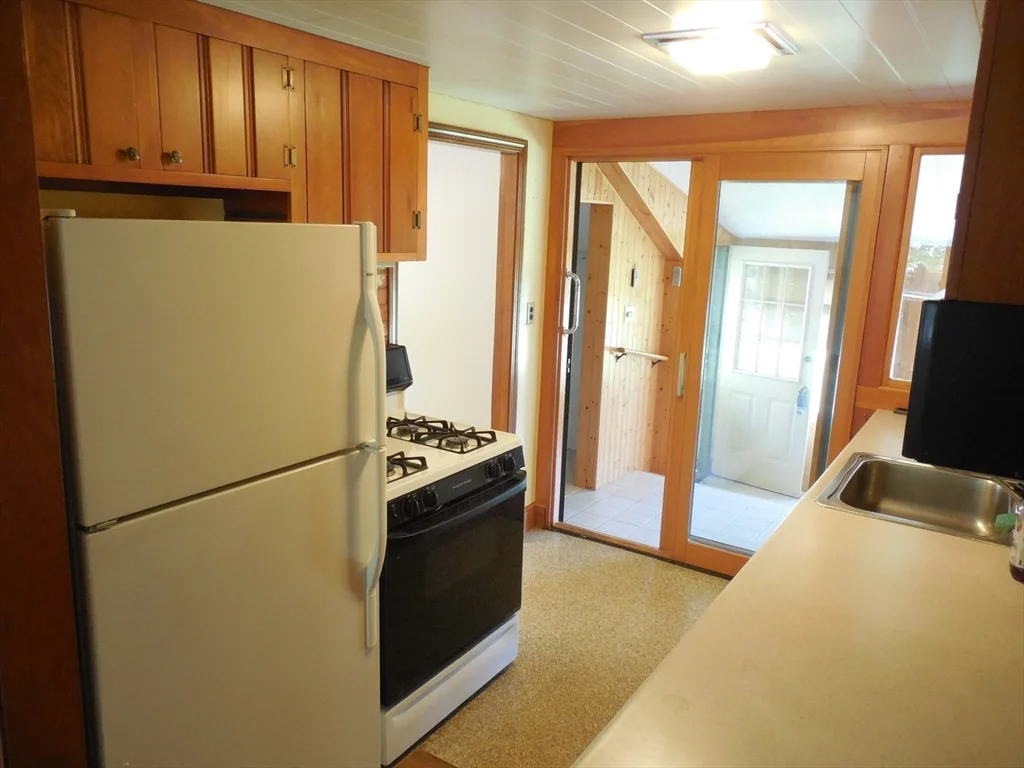 3 bed, 1 bath apartment for rent at 1701 Trapelo Rd Unit 1, Waltham — photo 7 of 18