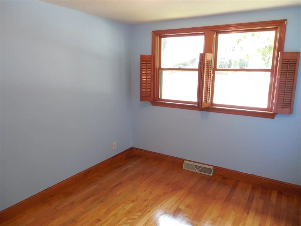3 bed, 1 bath apartment for rent at 1701 Trapelo Rd Unit 1, Waltham — photo 11 of 18