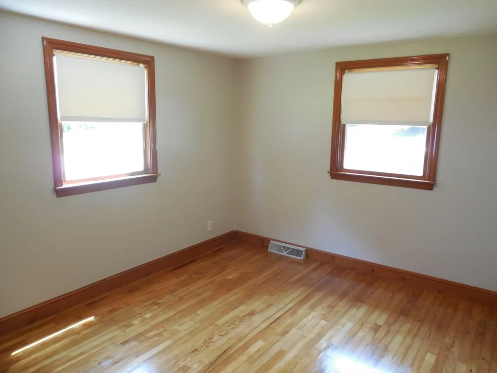 3 bed, 1 bath apartment for rent at 1701 Trapelo Rd Unit 1, Waltham — photo 10 of 18