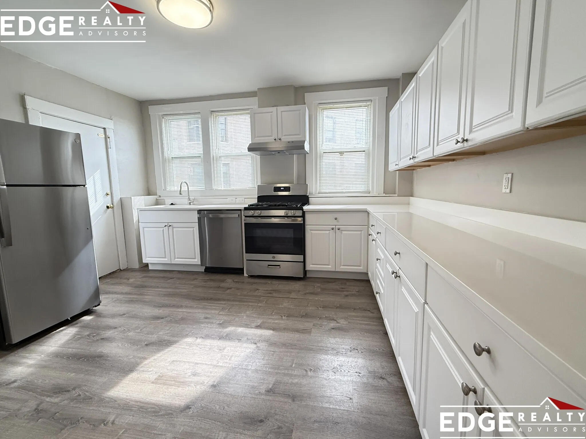 4 bed, 1.5 bath apartment for rent at 1705 Commonwealth Ave Unit 3, Brighton — photo 2 of 10