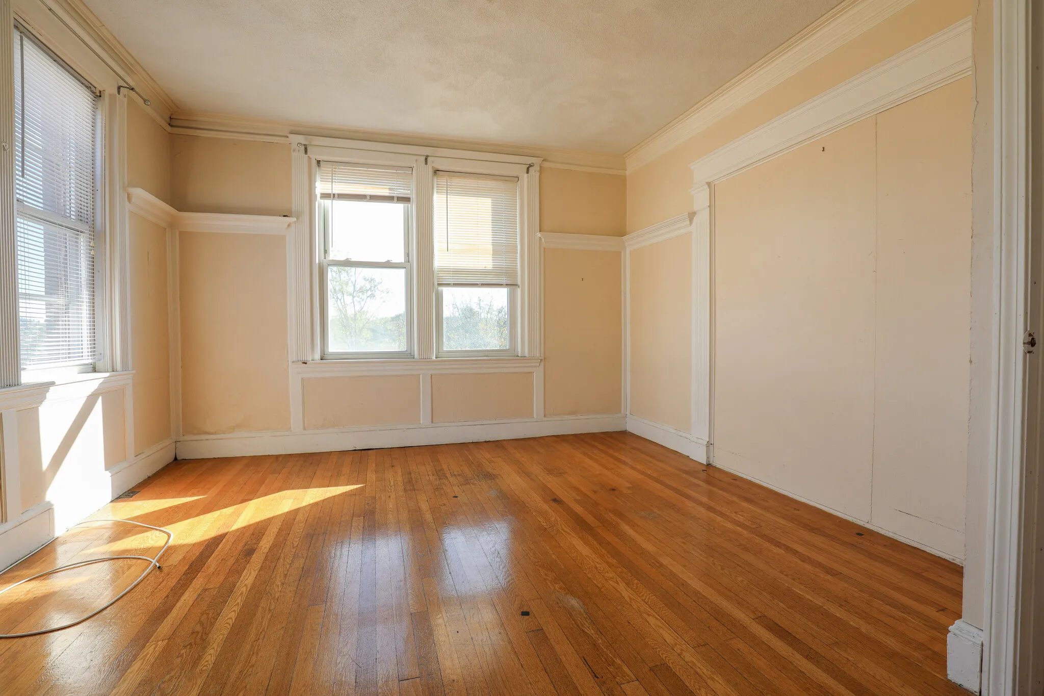 4 bed, 1.5 bath apartment for rent at 1705 Commonwealth Ave Unit 6, Brighton — photo 5 of 11