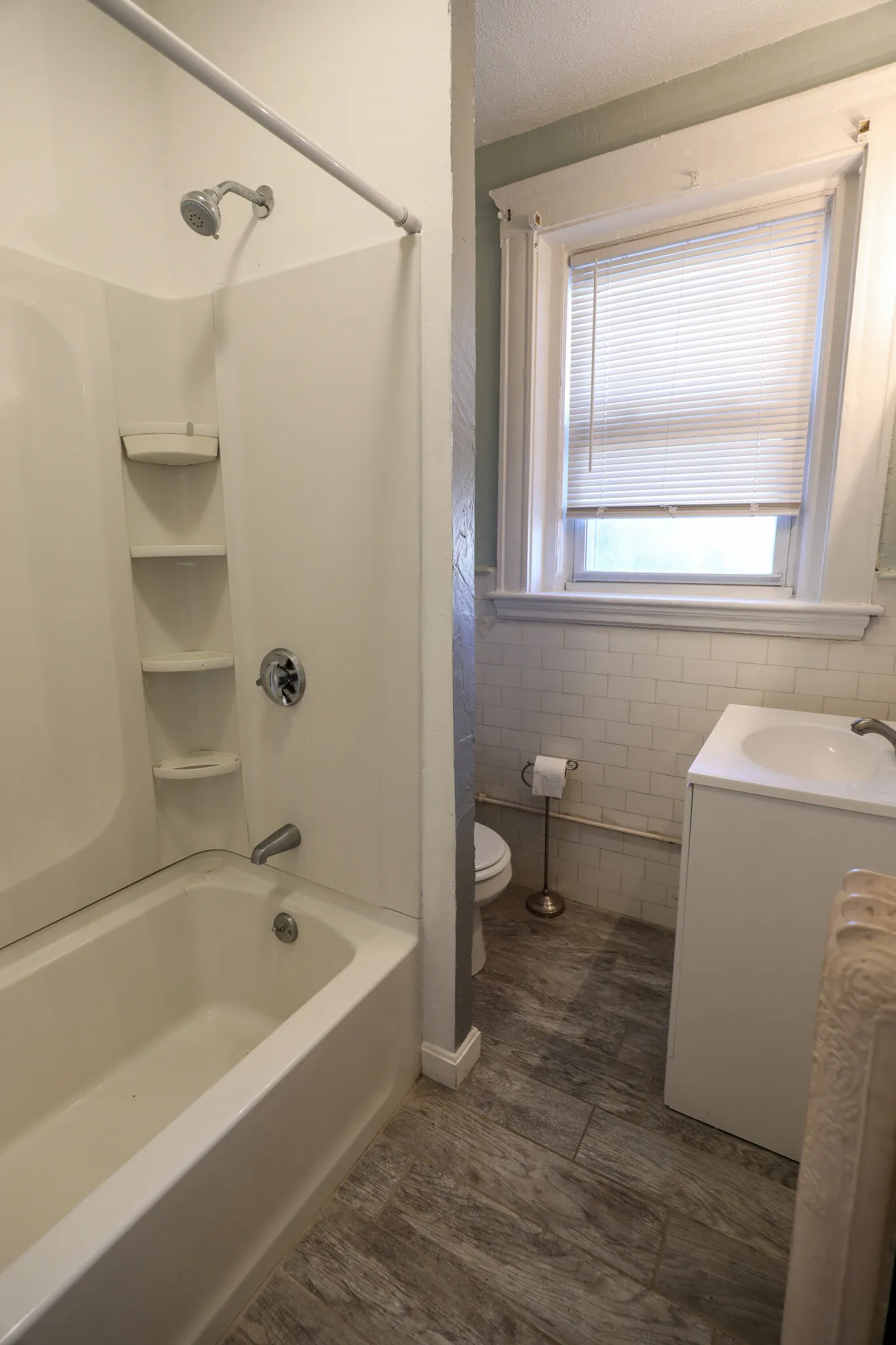 4 bed, 1.5 bath apartment for rent at 1705 Commonwealth Ave Unit 6, Brighton — photo 8 of 11