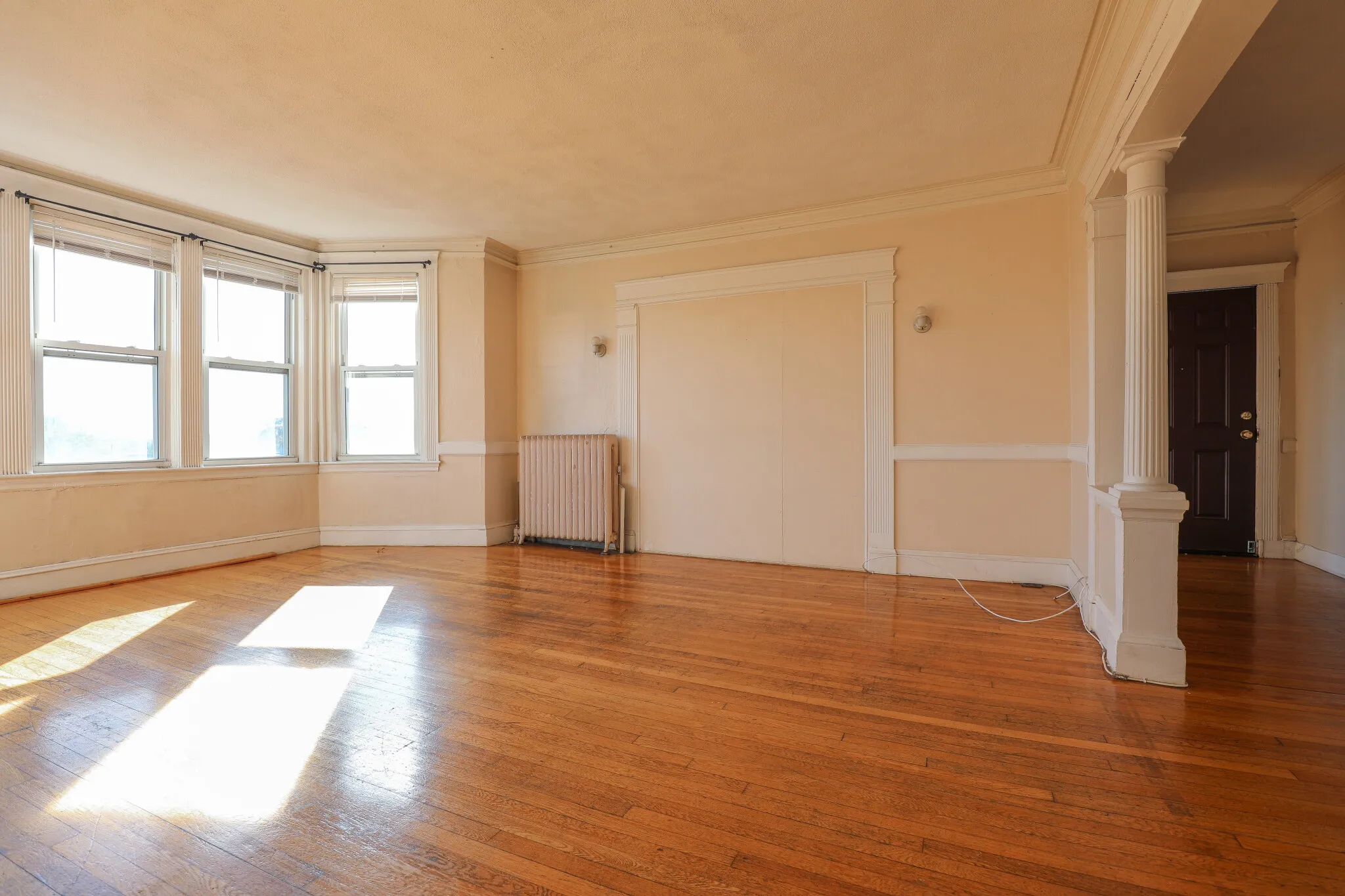 4 bed, 1.5 bath apartment for rent at 1705 Commonwealth Ave Unit 6, Brighton — photo 2 of 11