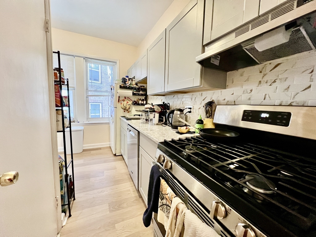 3 bed, 1 bath apartment for rent at 1706 Commonwealth Ave Unit 1, Brighton — photo 4 of 9