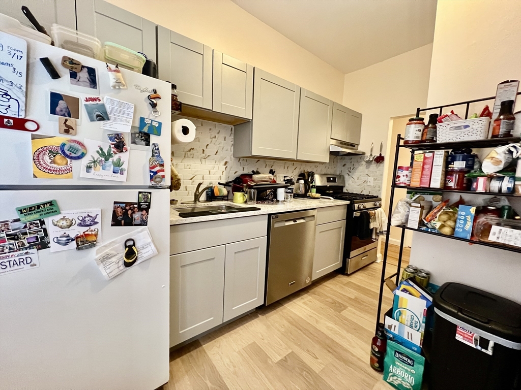 3 bed, 1 bath apartment for rent at 1706 Commonwealth Ave Unit 1, Brighton — photo 3 of 9