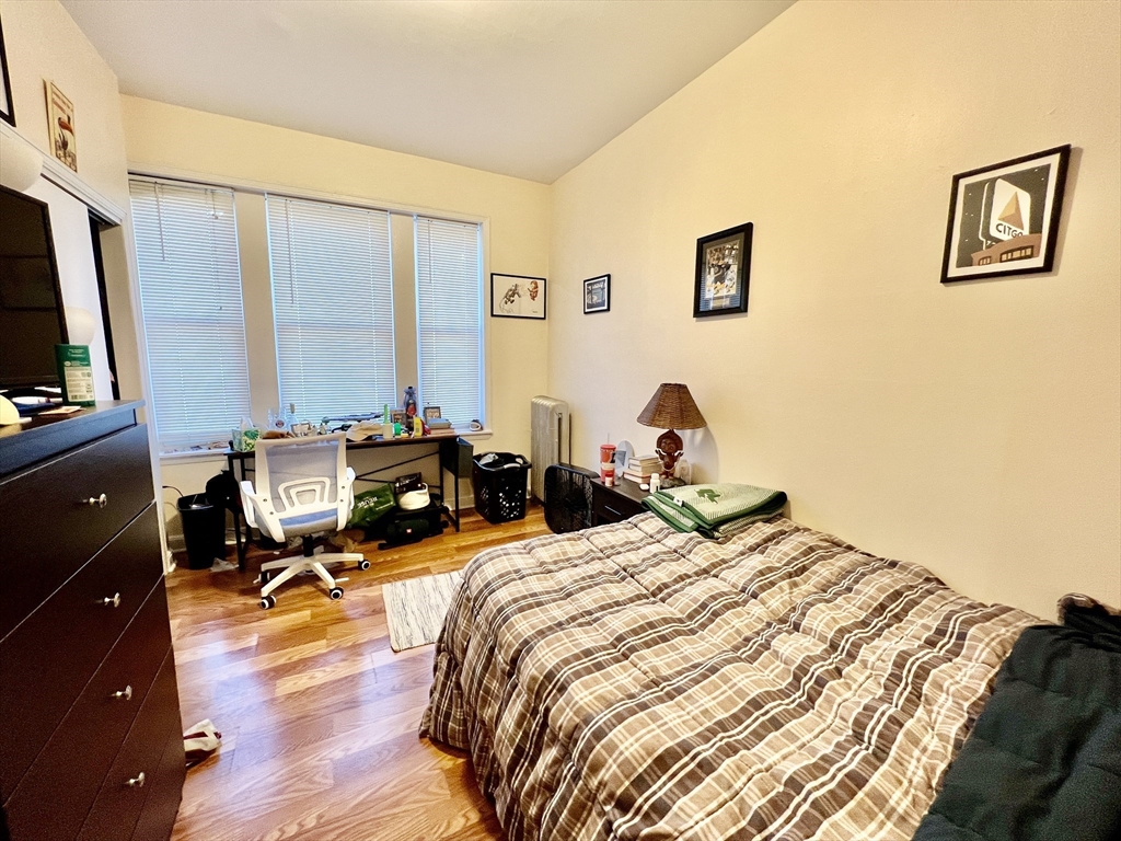 3 bed, 1 bath apartment for rent at 1706 Commonwealth Ave Unit 1, Brighton — photo 7 of 9