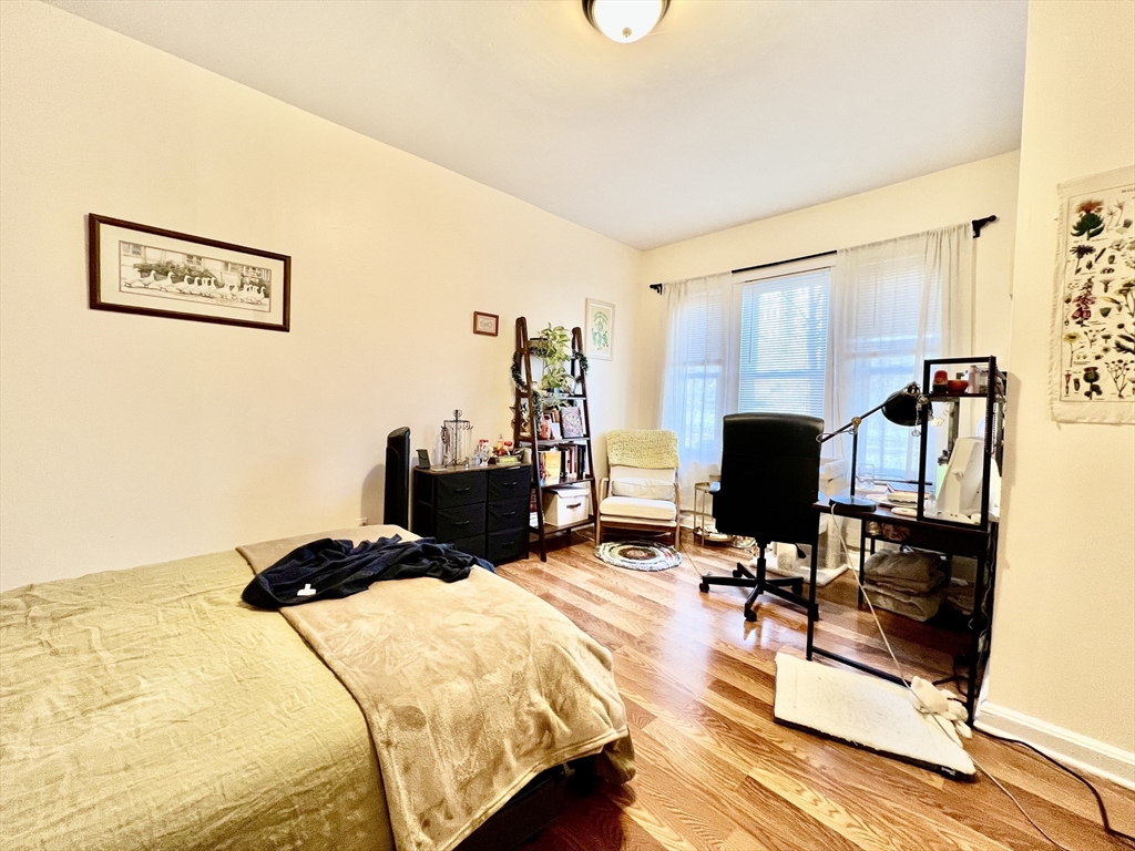 3 bed, 1 bath apartment for rent at 1706 Commonwealth Ave Unit 1, Brighton — photo 5 of 9