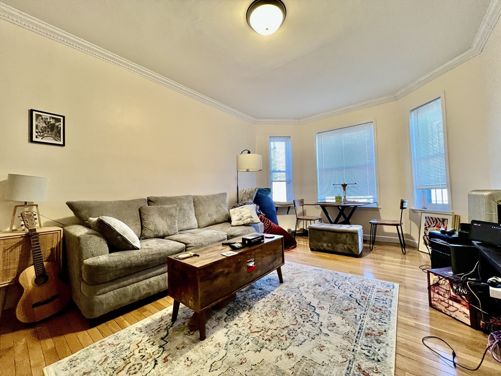 3 bed, 1 bath apartment for rent at 1706 Commonwealth Ave Unit 1, Brighton — photo 2 of 9