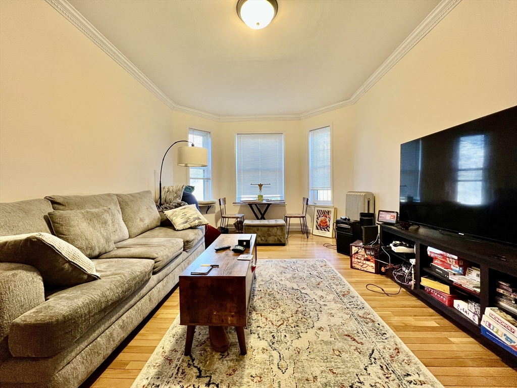 3 bed, 1 bath apartment for rent at 1706 Commonwealth Ave Unit 1, Brighton