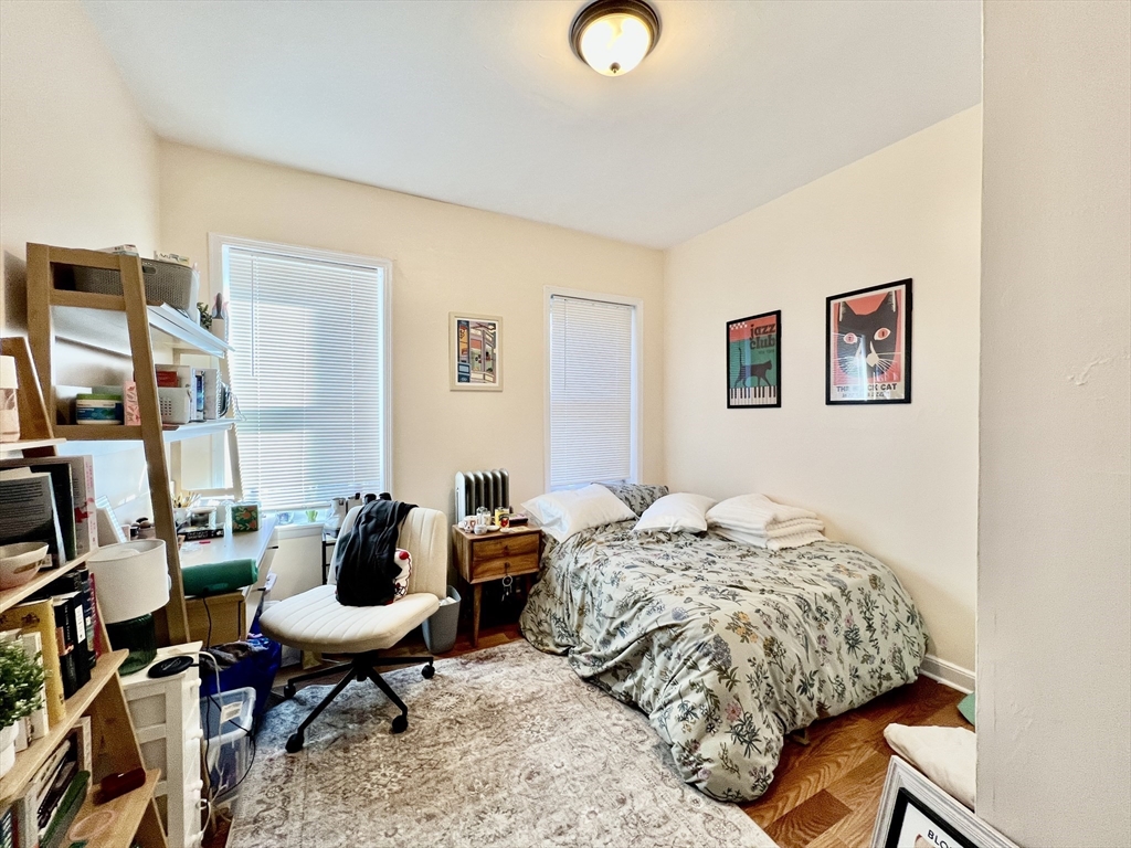 3 bed, 1 bath apartment for rent at 1706 Commonwealth Ave Unit 1, Brighton — photo 6 of 9