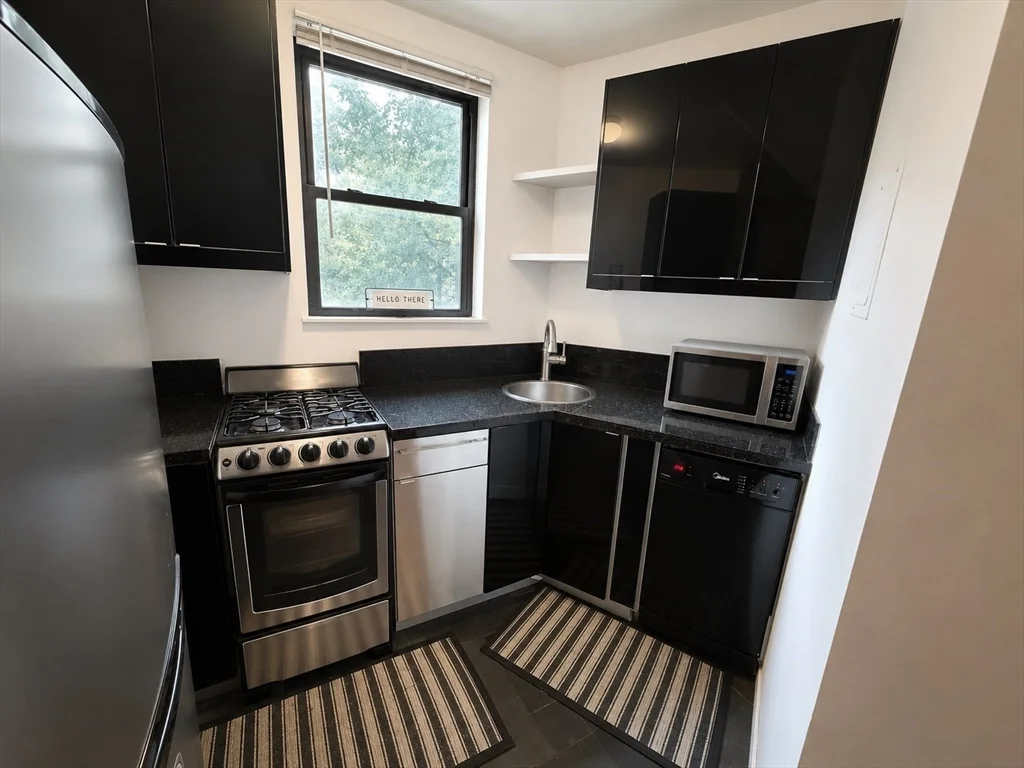 1 bed, 1 bath apartment for rent at 1706 Commonwealth Ave Unit 11, Brighton — photo 5 of 11