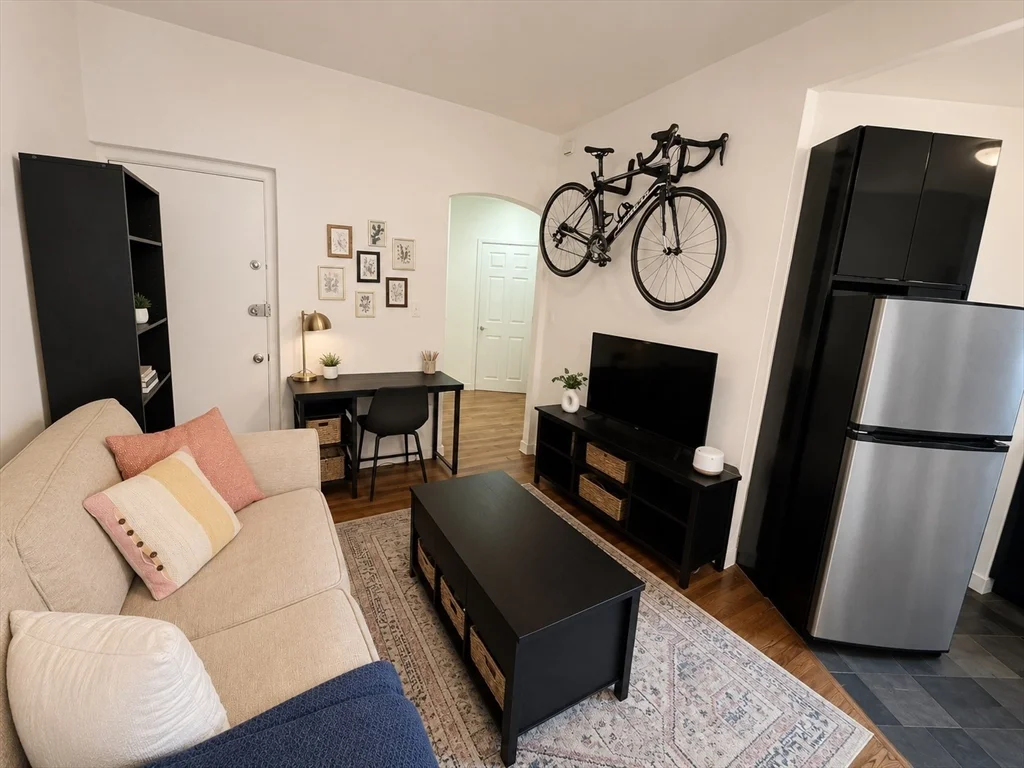1 bed, 1 bath apartment for rent at 1706 Commonwealth Ave Unit 11, Brighton — photo 3 of 11