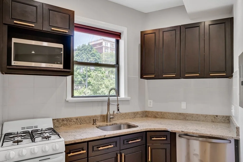 2 bed, 1 bath apartment for rent at 1706 Commonwealth Ave Unit 21, Brighton — photo 8 of 14