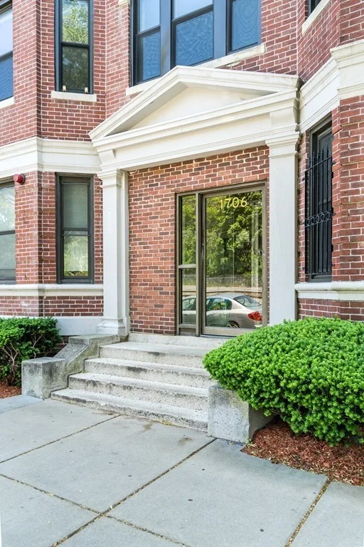 2 bed, 1 bath apartment for rent at 1706 Commonwealth Ave Unit 21, Brighton — photo 1 of 14