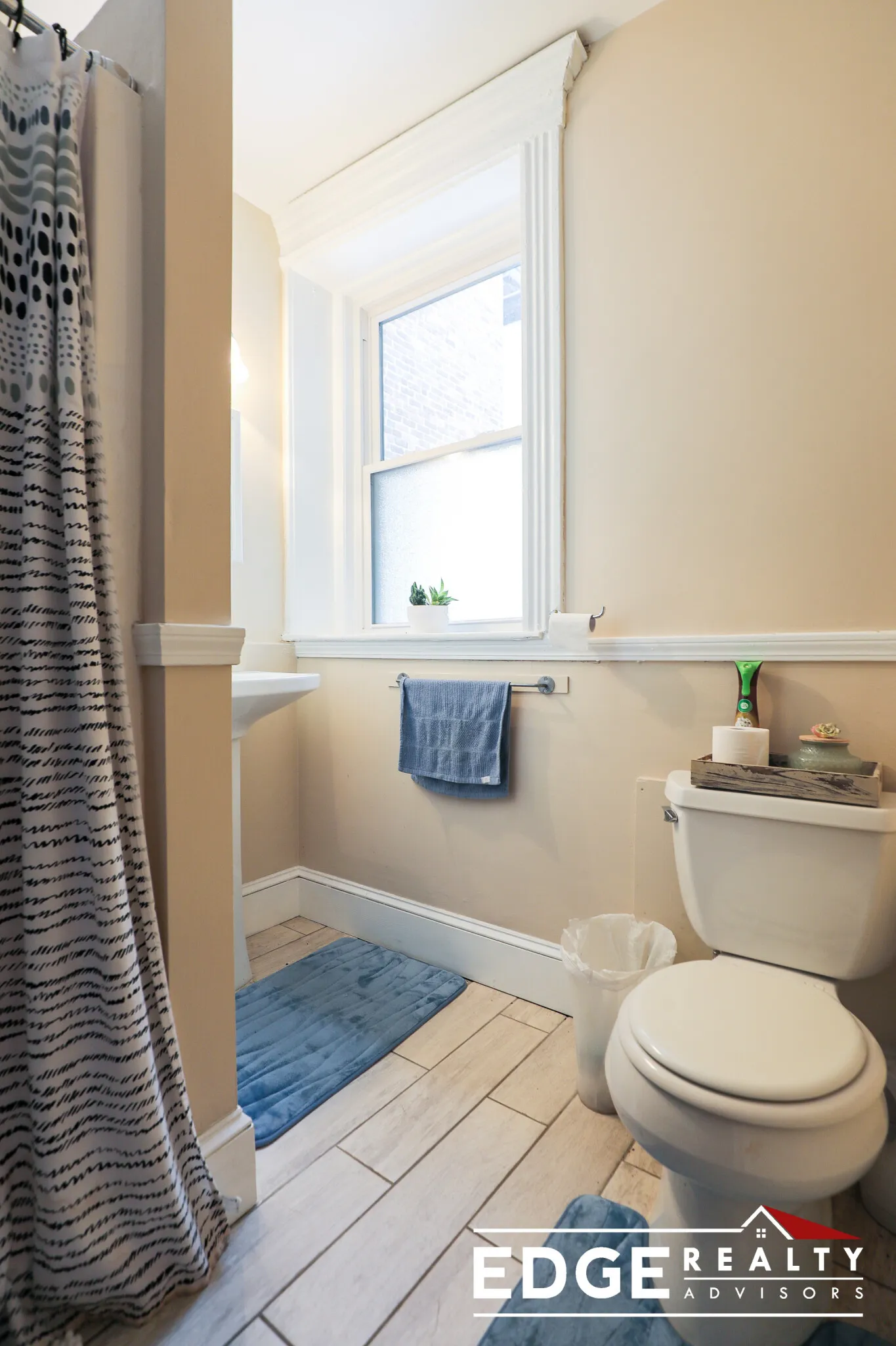 4 bed, 1.5 bath apartment for rent at 1709 Commonwealth Ave Unit 2, Brighton — photo 11 of 12