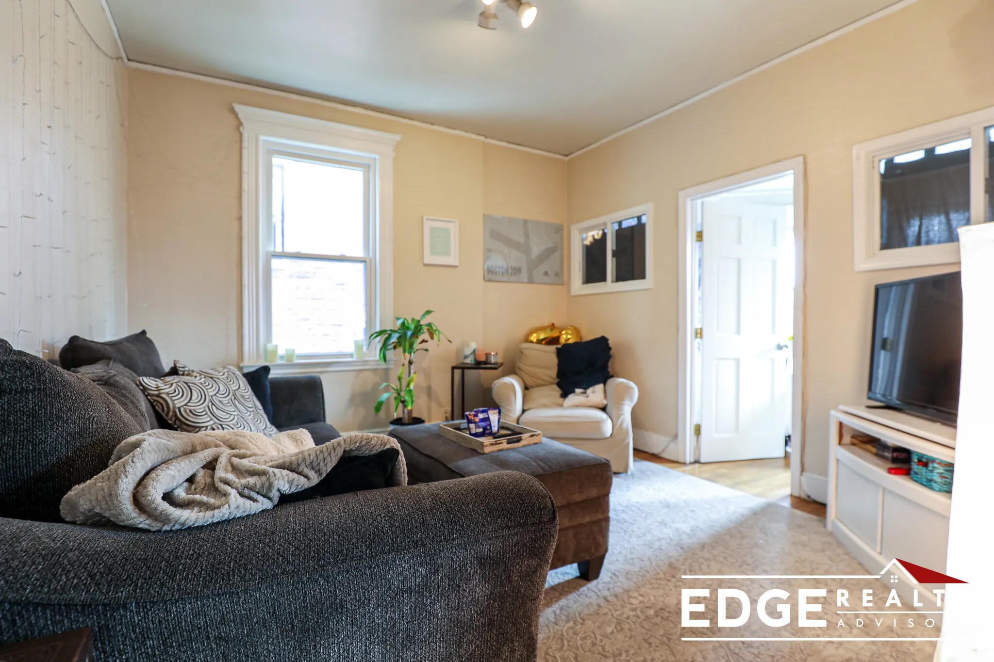4 bed, 1.5 bath apartment for rent at 1709 Commonwealth Ave Unit 2, Brighton