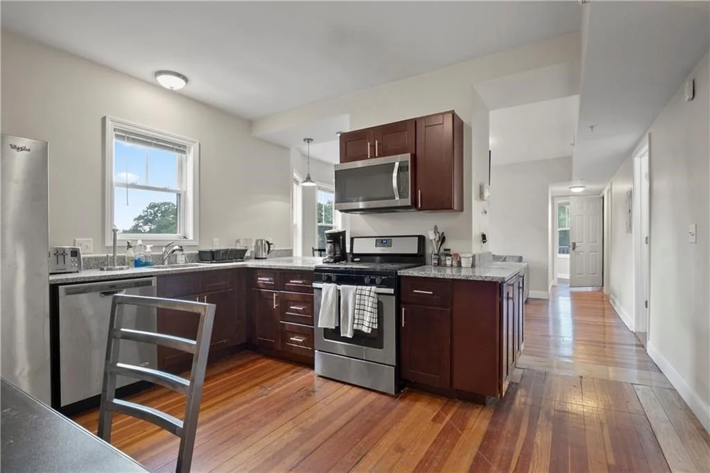 4 bed, 2 bath apartment for rent at 171-173 Prospect St Unit 1, Providence — photo 4 of 17