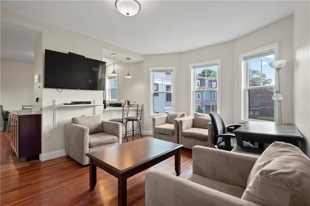 4 bed, 2 bath apartment for rent at 171-173 Prospect St Unit 1, Providence — photo 2 of 17