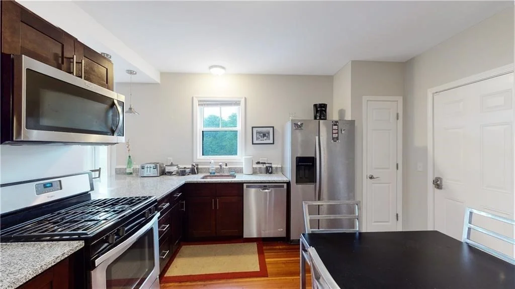 4 bed, 2 bath apartment for rent at 171-173 Prospect St Unit 1, Providence — photo 3 of 17