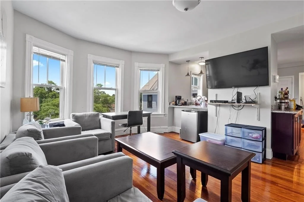 7 bed, 3 bath apartment for rent at 171-173 Prospect St Unit 3, Providence — photo 1 of 20