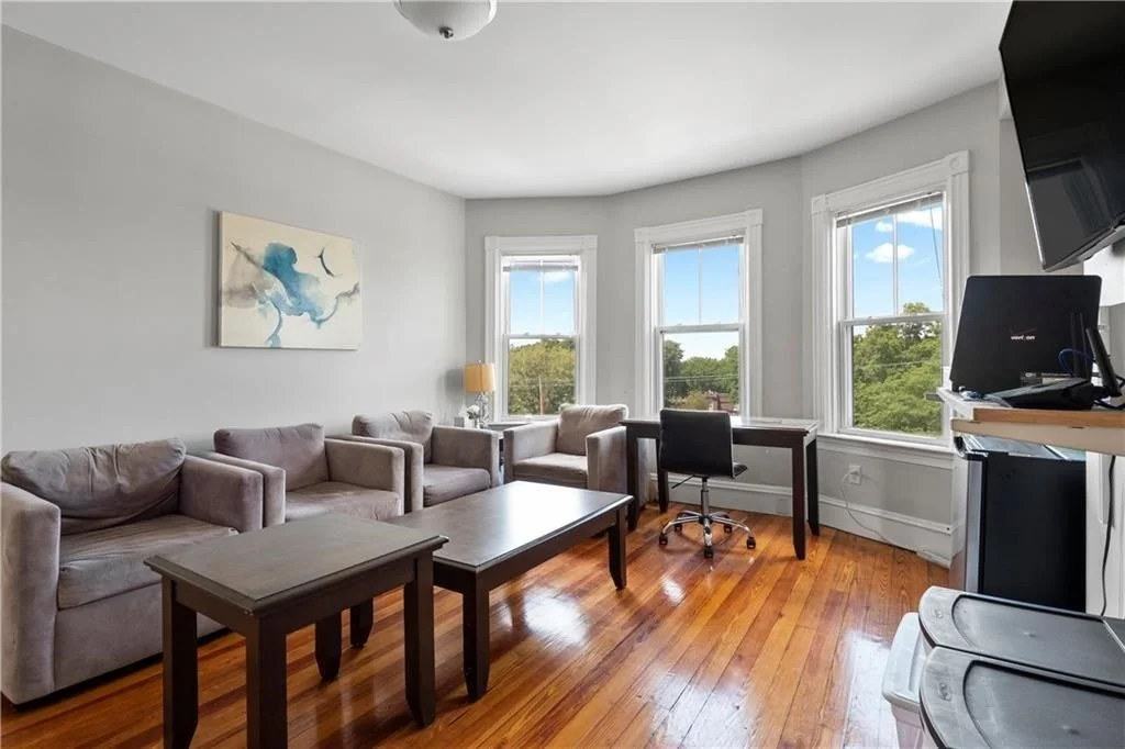 7 bed, 3 bath apartment for rent at 171-173 Prospect St Unit 3, Providence — photo 2 of 20