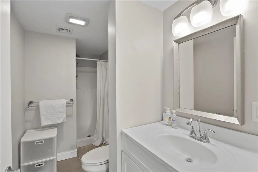7 bed, 3 bath apartment for rent at 171-173 Prospect St Unit 3, Providence — photo 16 of 20