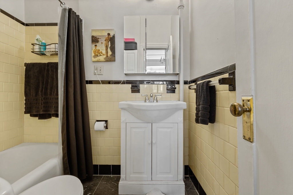 Studio bed, 1 bath apartment for rent at 171 Beacon St Unit 2R, Back Bay — photo 11 of 14