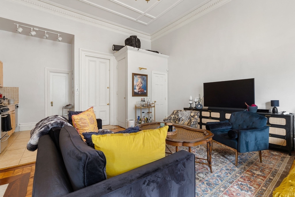 Studio bed, 1 bath apartment for rent at 171 Beacon St Unit 2R, Back Bay — photo 7 of 14