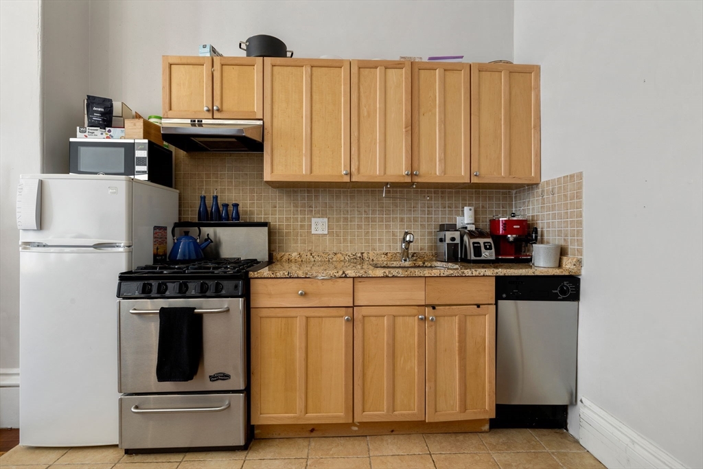 Studio bed, 1 bath apartment for rent at 171 Beacon St Unit 2R, Back Bay — photo 9 of 14
