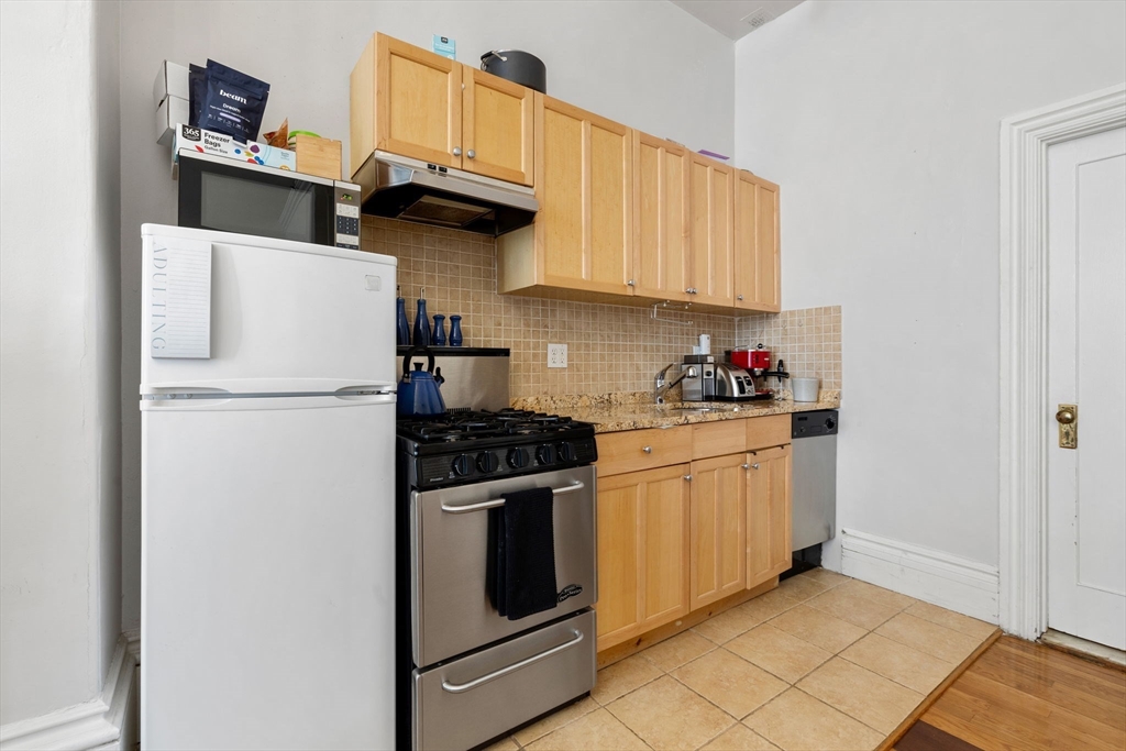 Studio bed, 1 bath apartment for rent at 171 Beacon St Unit 2R, Back Bay — photo 10 of 14
