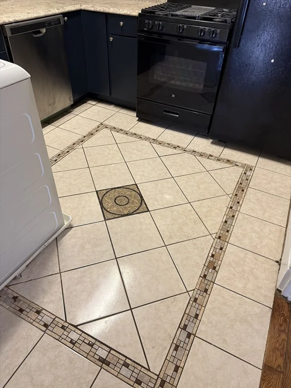 3 bed, 1 bath apartment for rent at 171 Dudley St Unit 2, Roxbury — photo 8 of 18