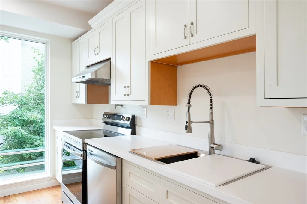 3 bed, 3 bath apartment for rent at 171 Everett St Unit 2, Allston — photo 3 of 30