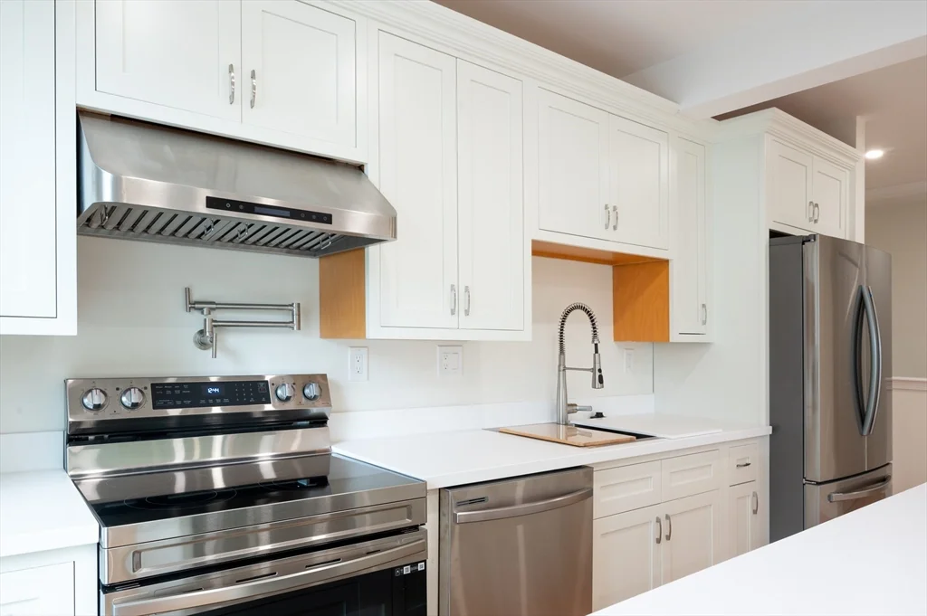 3 bed, 3 bath apartment for rent at 171 Everett St Unit 2, Allston — photo 2 of 30