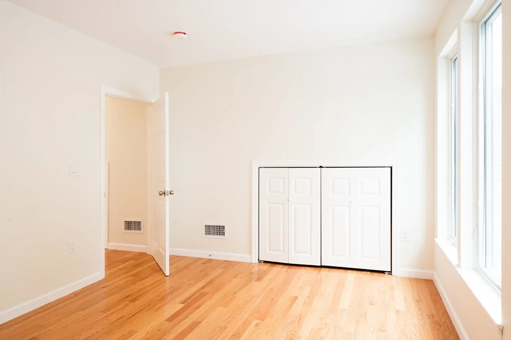 3 bed, 3 bath apartment for rent at 171 Everett St Unit 2, Allston — photo 4 of 30