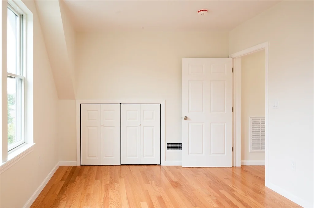 3 bed, 3 bath apartment for rent at 171 Everett St Unit 2, Allston — photo 6 of 30