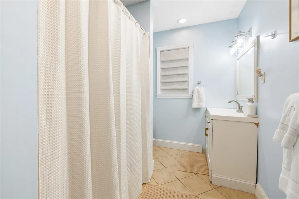 2 bed, 2 bath apartment for rent at 171 H St Unit 1, South Boston — photo 10 of 26
