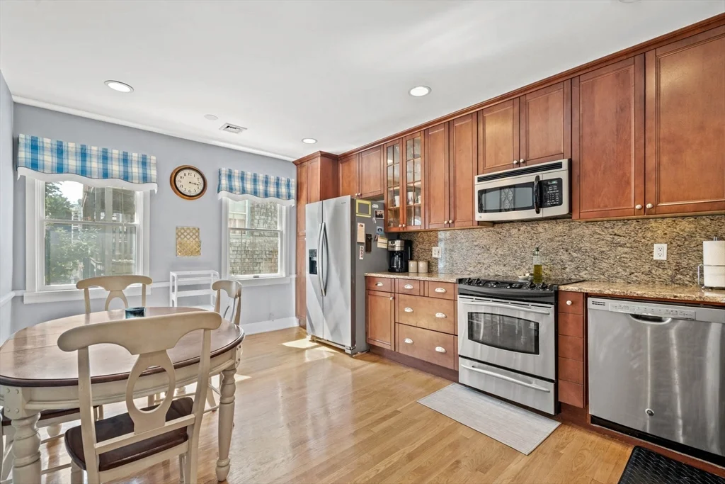2 bed, 2 bath apartment for rent at 171 H St Unit 2, South Boston — photo 2 of 17