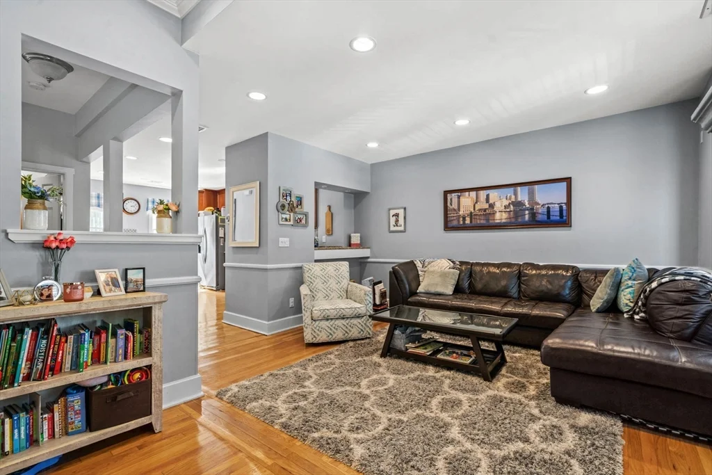 2 bed, 2 bath apartment for rent at 171 H St Unit 2, South Boston — photo 4 of 17