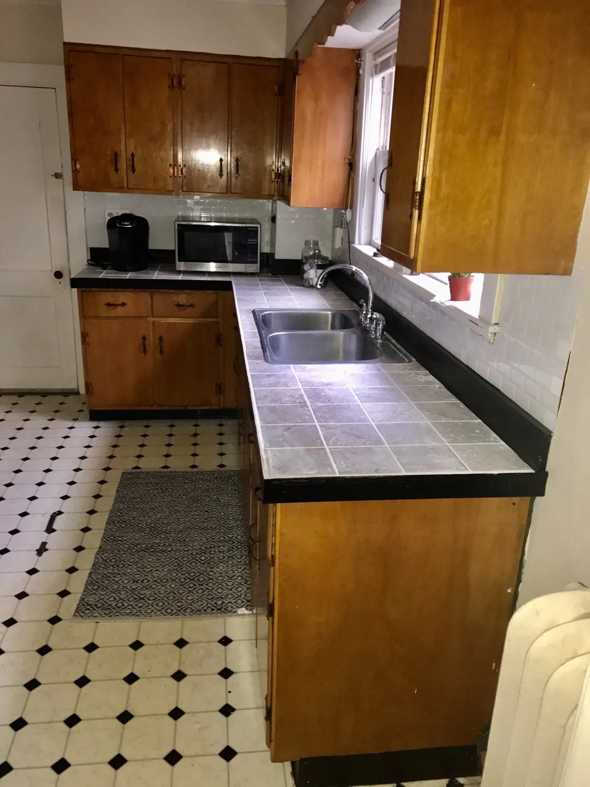 3 bed, 1 bath apartment for rent at 171 Hillside St Unit 1, Mission Hill — photo 4 of 12