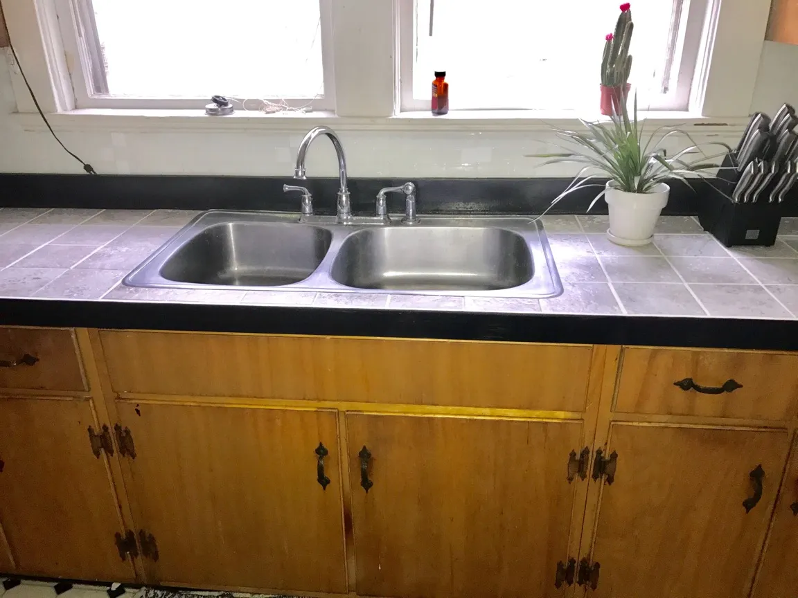 3 bed, 1 bath apartment for rent at 171 Hillside St Unit 1, Mission Hill — photo 6 of 12