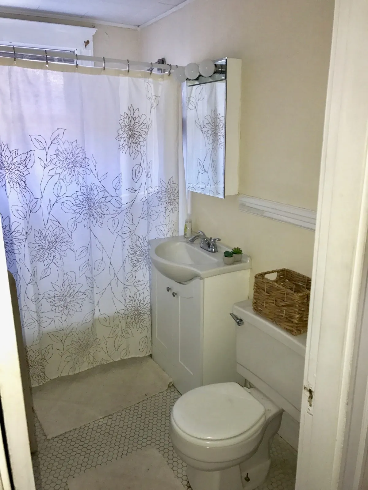 3 bed, 1 bath apartment for rent at 171 Hillside St Unit 1, Mission Hill — photo 8 of 12