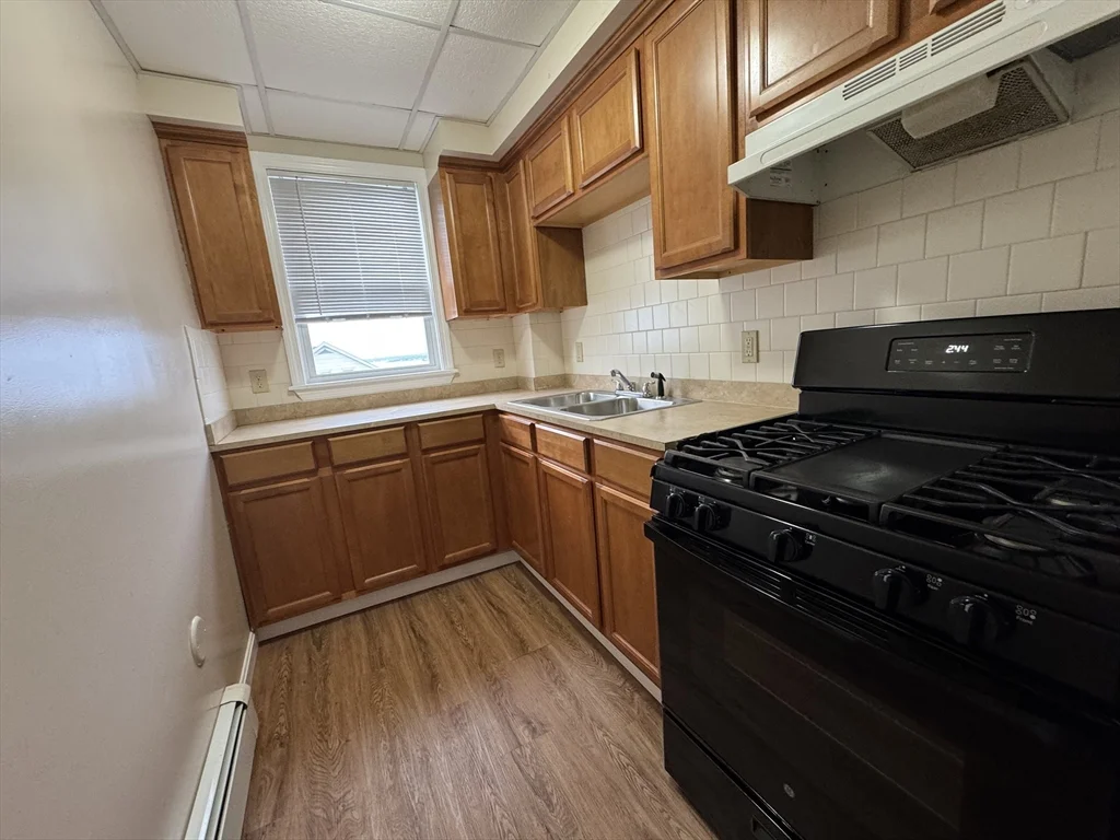 3 bed, 1 bath apartment for rent at 171 Hunter St Unit 2, Fall River — photo 3 of 11