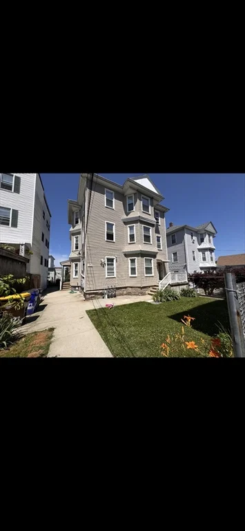 3 bed, 1 bath apartment for rent at 171 Hunter St Unit 2, Fall River