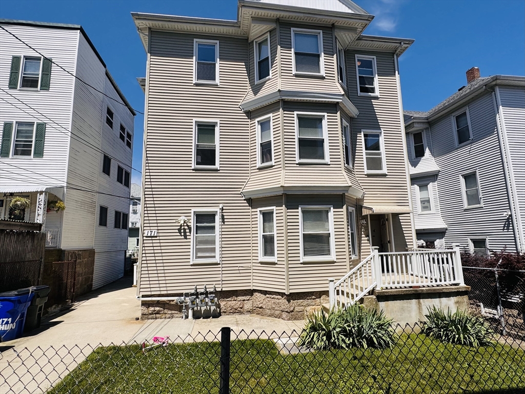 3 bed, 1 bath apartment for rent at 171 Hunter St Unit 3, Fall River