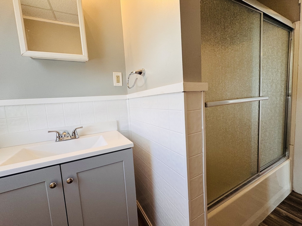 3 bed, 1 bath apartment for rent at 171 Hunter St Unit 3, Fall River — photo 13 of 24