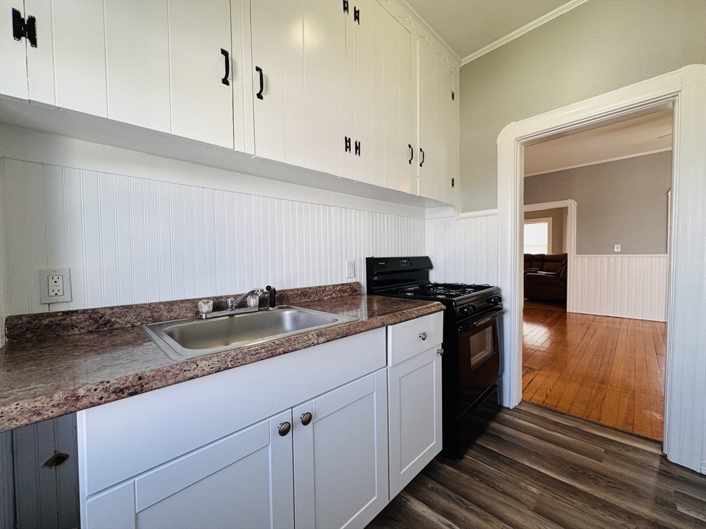 3 bed, 1 bath apartment for rent at 171 Hunter St Unit 3, Fall River — photo 8 of 24