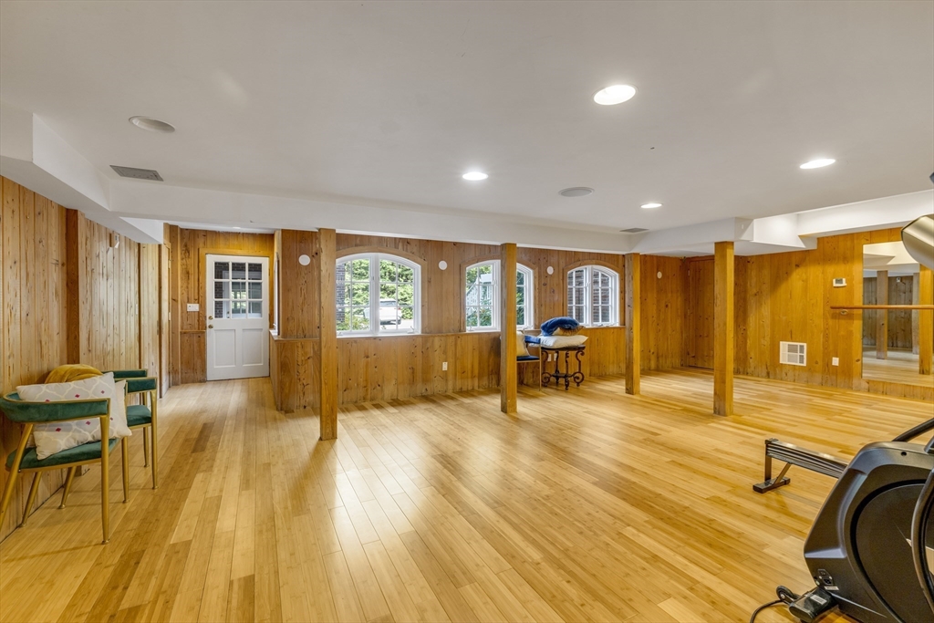 8+ bed, 4+ bath apartment for rent at 171 Marsh St, Belmont — photo 41 of 42