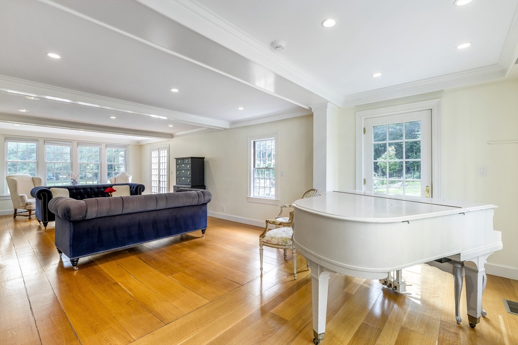 8+ bed, 4+ bath apartment for rent at 171 Marsh St, Belmont — photo 11 of 42