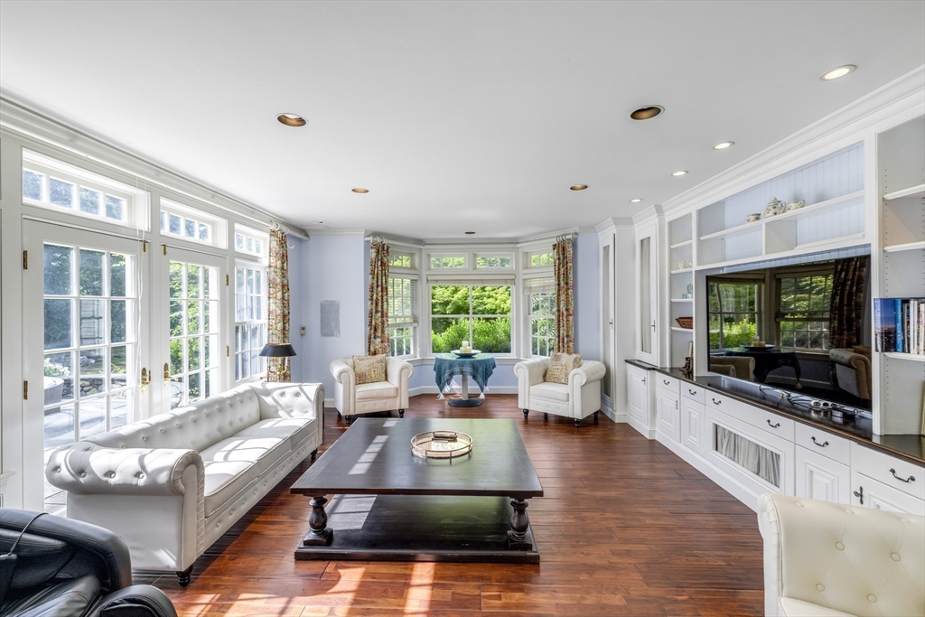 8+ bed, 4+ bath apartment for rent at 171 Marsh St, Belmont — photo 10 of 42